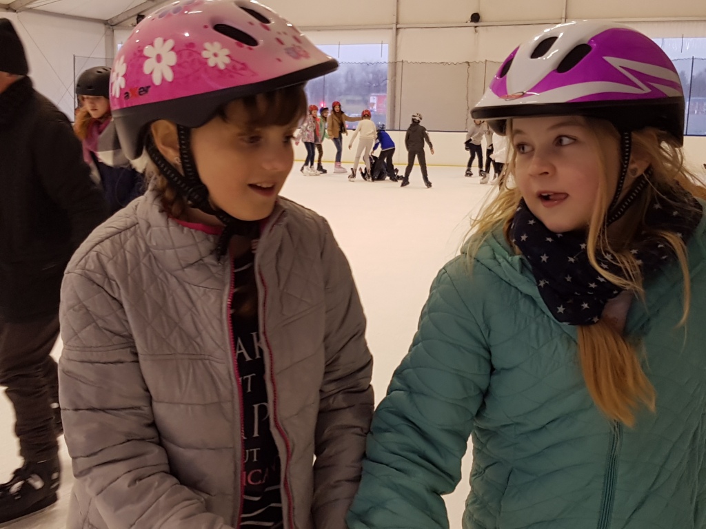 Wycieczka na lodowisko Ligawa i do kina Kinepolis w Poznaniu uczniw szkoy podstawowej