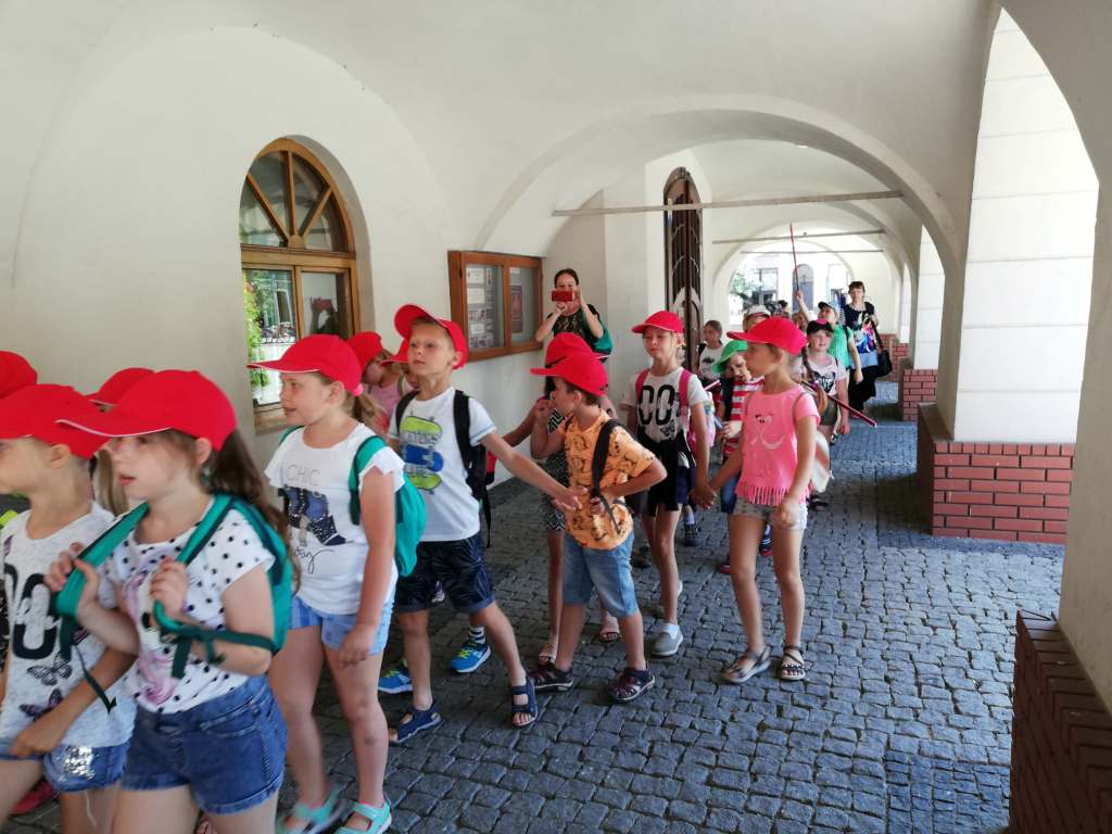 Wycieczka uczniw klas I - III do Parku Radoliskich i na Rynek w Jarocinie