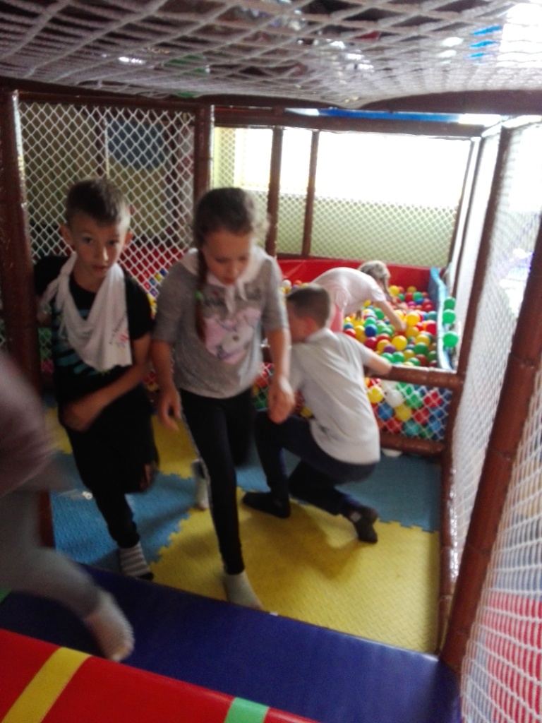 Wycieczka uczniw klas pierwszych do Stszewa do parku edukacyjno - rozrywkowego