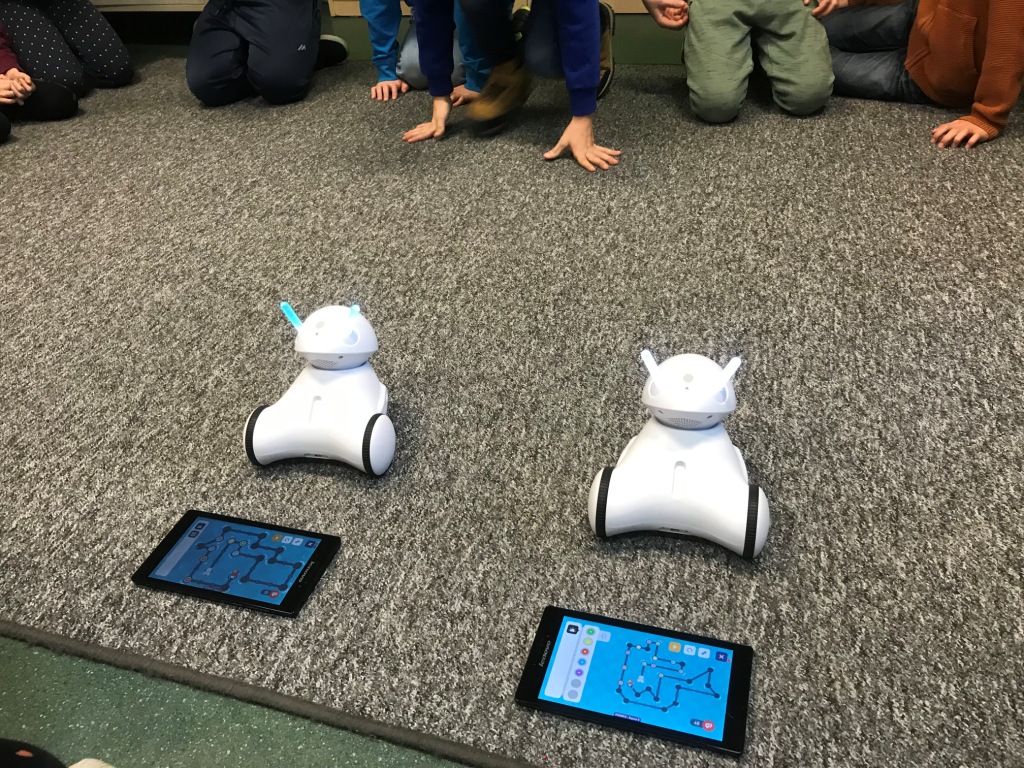 Roboty na lekcji informatyki w klasach drugich